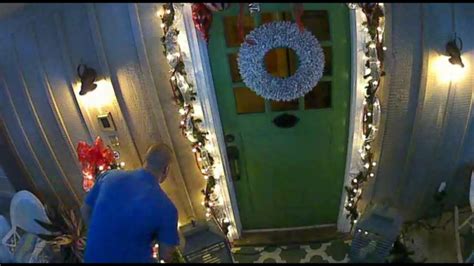 Christmas decoration thieves caught on video